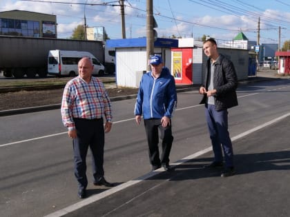 Партийный десант проконтролировал результаты ремонта дороги-дублера улицы Пушкарева