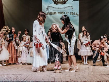 Юные красавицы. В Ульяновском районе выбрали «Мини-Мисс - 2023»