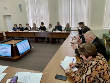 Протоиерей Константин Фролов принял участие в заседании Совета национальностей Старомайнского района