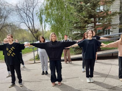 Месячник ЗОЖ. Физкультминутка на свежем воздухе.