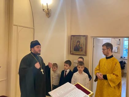 Просветительское занятие с воспитанниками группы, занимающимися алтарным служением центра «Колоски»