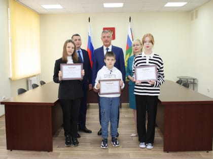 В Управлении Минюста России по Ульяновской области состоялось награждение детей сотрудников, принявших участие в акции «Мой родственник Отчизну защищал»