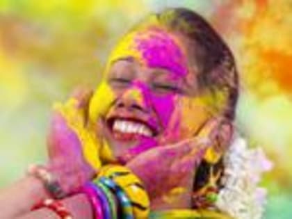 Весна, радость, любовь! Студенты УлГУ отметили праздник Холи