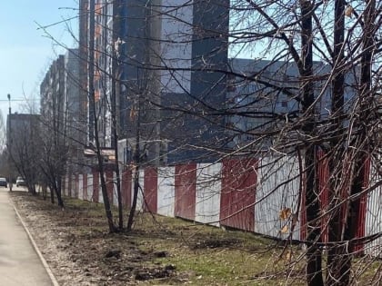 Сергей Гулькин требует от подрядчиков исправить некачественный ремонт аллеи на Врача Сурова