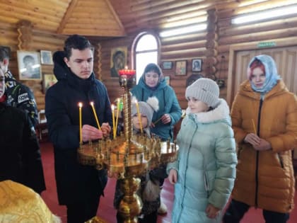 Школьники посетили храм в селе Александровка