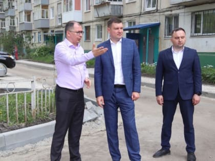 Партийный десант «Единой России» контролирует ход благоустройства дворов в Засвияжском районе