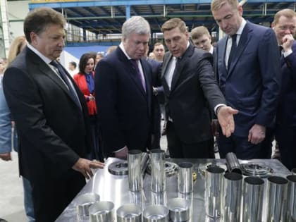 Миллиарды банок - миллиарды в банке. За что ульяновскому предприятию подарили китайскую шелковую вышивку