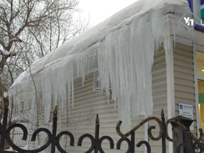 После вмешательства прокуратуры кровлю Новомалыклинской школы искусств очистили от снега и наледи