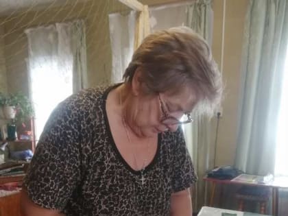 Прихожане Храма святаго преподобного Иоанна Дамаскина с. Подкуровка изготавливают маскитные сети для солдат находящихся в зоне СВО