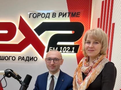 В рамках фестиваля науки профессор УлГПУ Азат  Идиатуллов стал гостем «Дневного шоу Валерии Волковой» на Радио 2x2