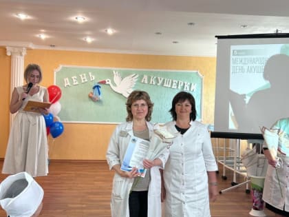 Провели праздничный концерт ко Дню акушерки