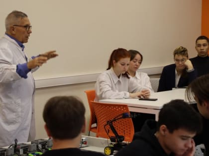 Семинаром Народного учителя СССР, учителя физики Ишеевской средней образовательной школы им. Н.К. Джорджадзе Петра Головина завершилась программа Всероссийского фестиваля «Научный 