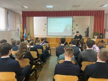 Заведующий кафедрой теоретических основ экономики и правоведения УлГПУ Марина Рябова выступила перед школьниками в качестве лектора Российского общества «Знание» в рамках проекта «