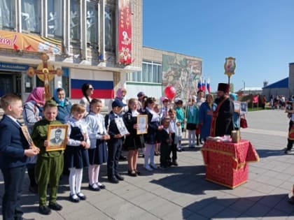 Протоиерей Алексей Исаев совершил молебен в День Победы в Новой Малыкле