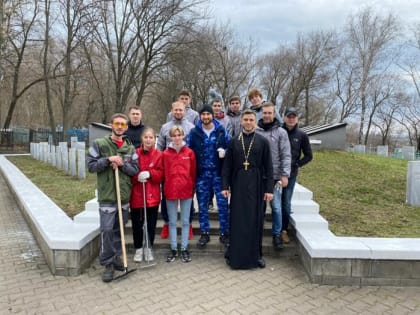 Ульяновские самбисты и общественники ухаживают за братскими могилами