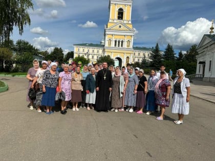 Прихожане храма Рождества Христова с. Лебяжье совершили паломническую поездку в Свято-Троицкий Серафимо -Дивеевский монастырь