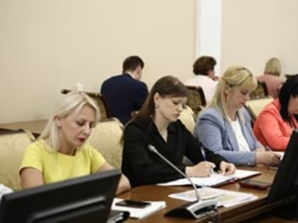 Алексей Русских поручил ужесточить контроль за сроками и качеством ремонтных работ на объектах здравоохранения Ульяновской области