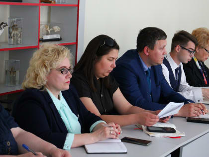 Отремонтируют кровли, спортзалы, обеспечат безопасность, откроют «Кванториум»: на подготовку школ Ульяновска предусмотрено порядка 100 млн рублей