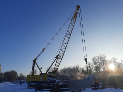На мосту в створе улиц Шевченко и Смычки завершили сооружение четвёртой опоры
