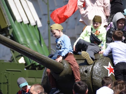 В центре Ульяновска развёрнута выставка военной и спасательной техники