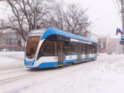 Ульяновские трамвайные пути расчищают шесть тракторов и специальные вагоны