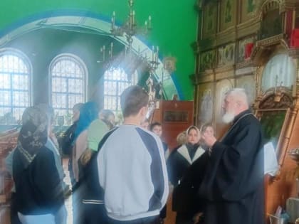 Ученики средней школы села Байдулино приехали в храм Святой Троицы села Молвино