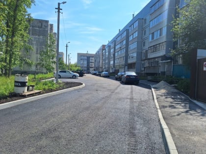 Завершается благоустройство 4 дворов в рамках ФКГС на округе Владимира Черничко