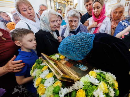 В Спасо-Вознесенском кафедральном соборе пребывают мощи святой блаженной Матроны Московской