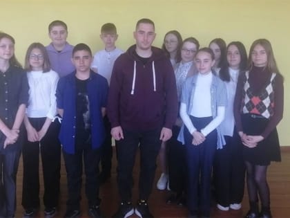 Мобилизованный из Базарного Сызгана пришел в родную школу и пообщался с ребятами