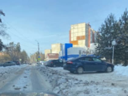 Муниципальный ЦУР: на улице Славского убрали ледяную колею