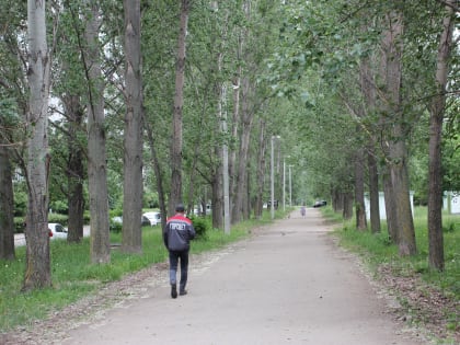 Восемь новых световых опор освещают сквер на бульваре Киевском, 9