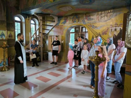 Собрание школьников в храме святого Георгия Победоносца