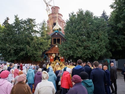 На крупнейшем храме Засвияжья засияли купола