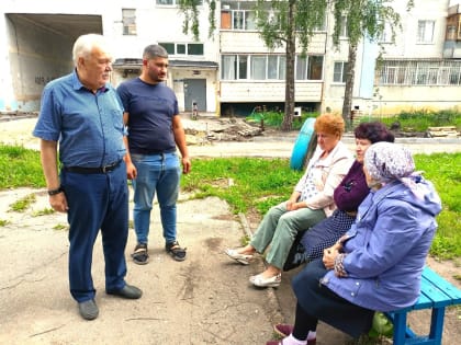 Самый большой двор в Киндяковке комплексно ремонтируют