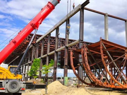 Недостроенный легкоатлетический манеж на улице Аблукова демонтирован на 35%