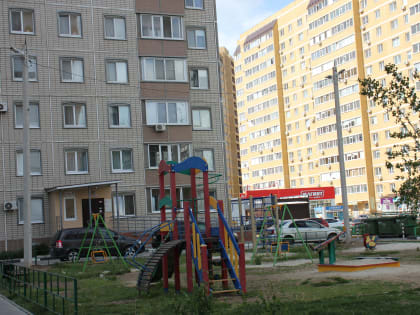 Исправили ошибки после сдачи дома: установлено освещение во дворе домов проспекта Тюленева, 38, 42, 44