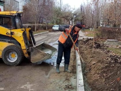 В Ульяновске заделывают ямы во дворах