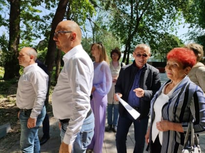 Майис Дадашов : школьный маршрут через парк «Молодежный» должен проходить со стороны улицы Александра Невского