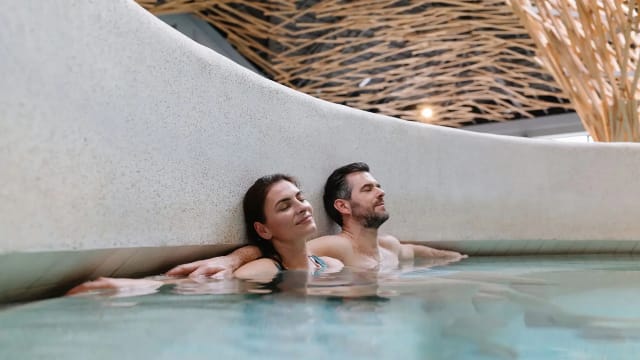 Odpočinek v termálním bazénu v Terme Olimia