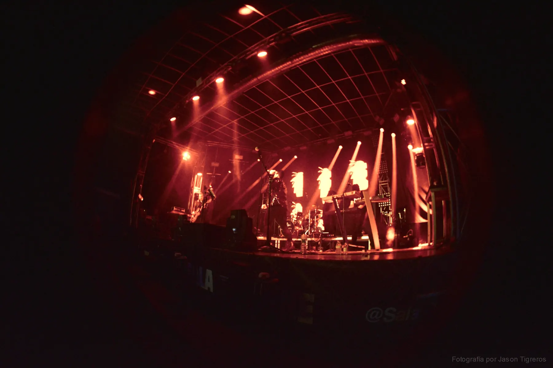 Escenario de Dressed In Black en Sala The One, Alicante