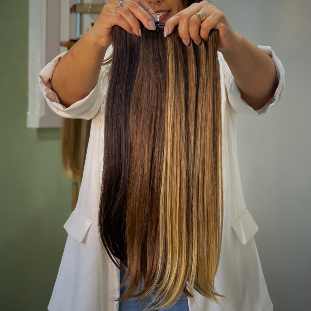 Amanda com fios de mega hair