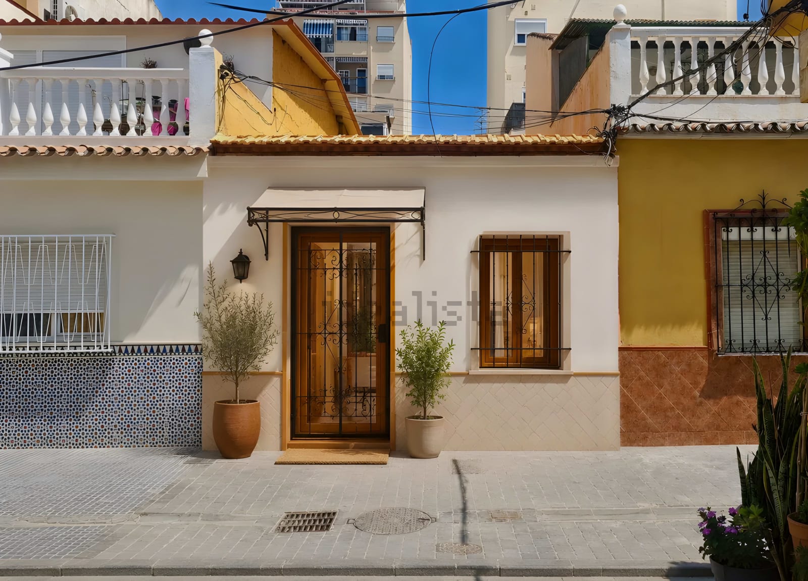 Chalet adosado en Calle Arganda, una casa con alma en huelin, a un paso de la playa, lista para reinventarse., en Huelin · Málaga