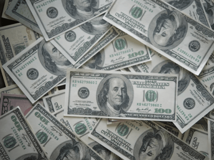 Стоит ли россиянам закупаться долларами прямо сейчас — разбор экономиста