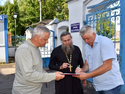 Тарас Ефимов поддержал инициативу восстановления асфальтового покрытия перед Преображенским храмом в микрорайоне Саввино Балашихи