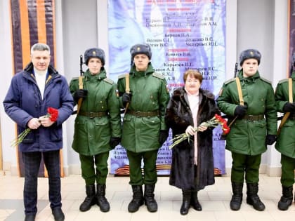 81‑ю годовщину освобождения поселка от немецко‑фашистских захватчиков отметили жители Уваровки.