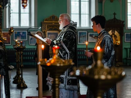 Вечерня с чином Пассии в Тихвинском храме города Коломны