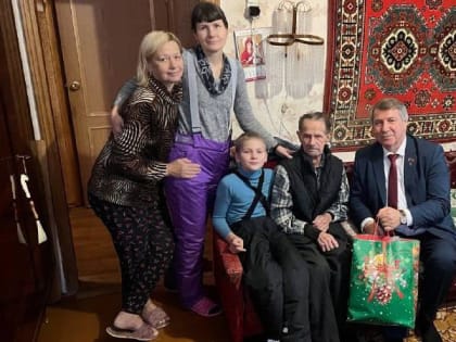 Председатель Совета депутатов Городского округа Коломна Николай Братушков совместно с членами партии 