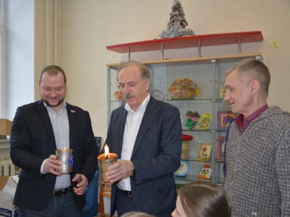 Жители Люберец изготовили окопные свечи для бойцов СВО