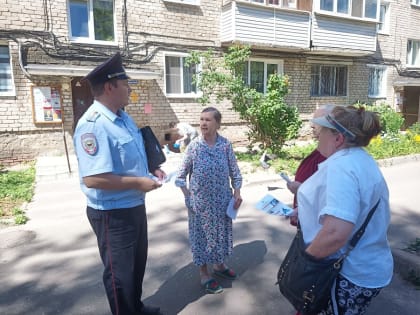 «Осторожно, мошенники!» — полицейские Орехово-Зуевского округа провели акцию для пожилых людей
