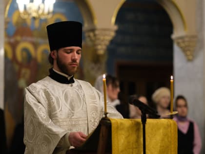 За воскресными богослужениями в Покровском храме Академии почтили память святителя Николая Чудотворца